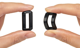 Sada čtyř sportovních psích ponožek v šedé barvě s protiskluzovými podrážkami, lehké pro pohodlí psa, voděodolné.