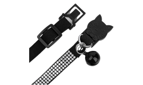 Luxusní černý obojek pro kočky s krystaly, nastavitelný a lehký pro pohodlí, s černým zvonkem.