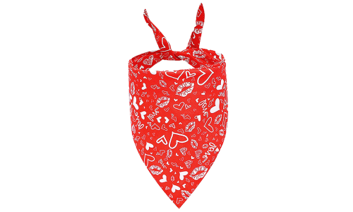 Červená psí bandana s bílými srdíčky a polibky, ideální na Valentýna, pratelná v ruce i v pračce.